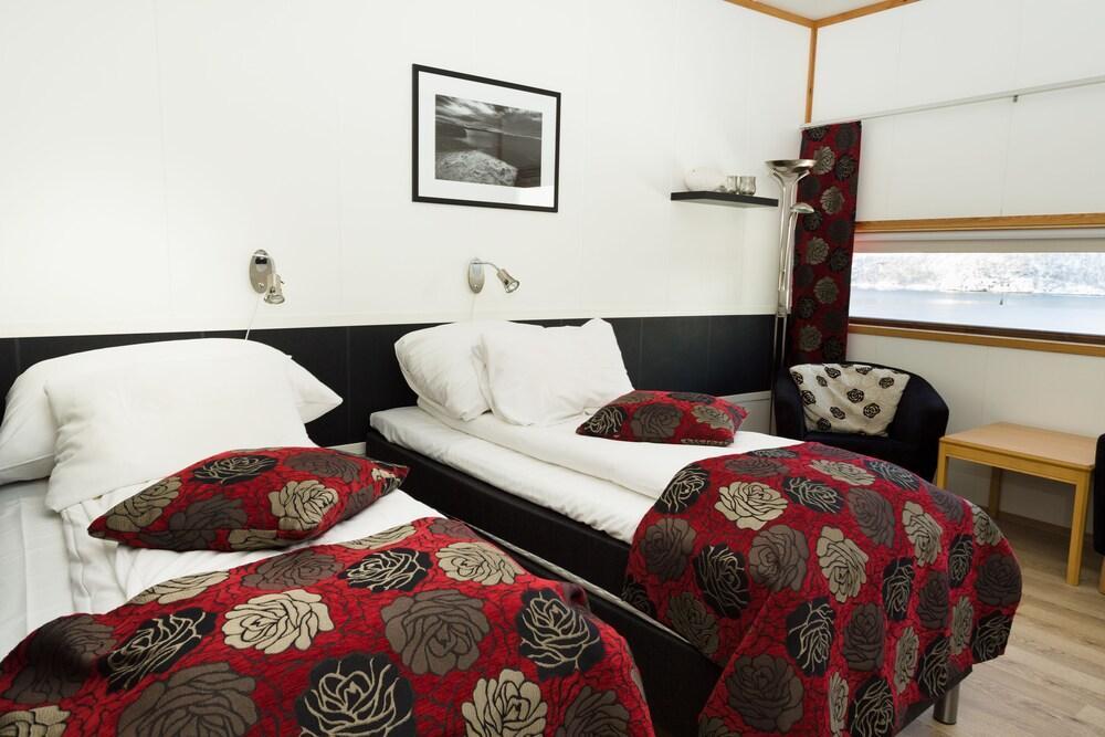 Tjeldsundbrua Hotel Skanland Extérieur photo