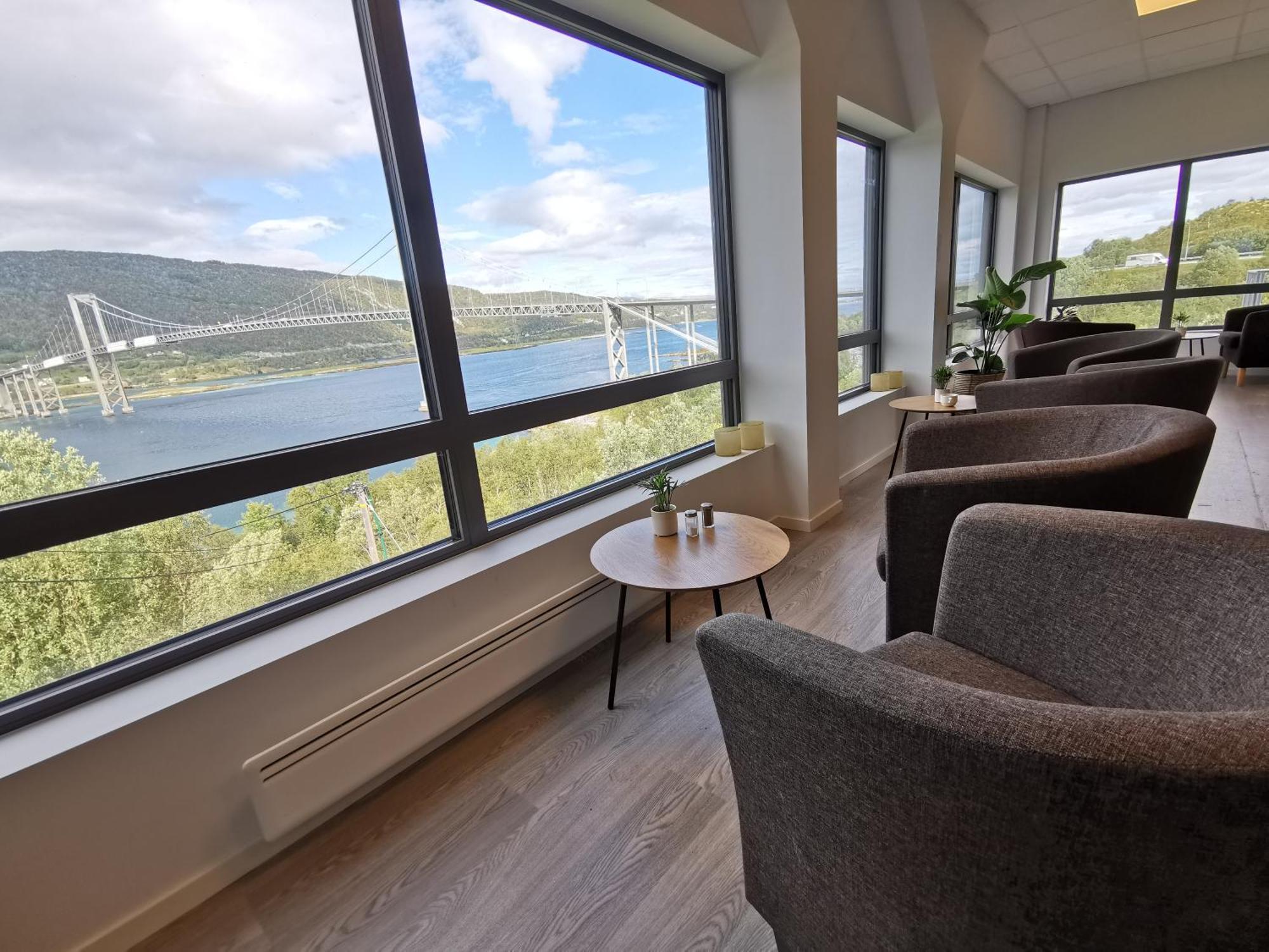 Tjeldsundbrua Hotel Skanland Extérieur photo